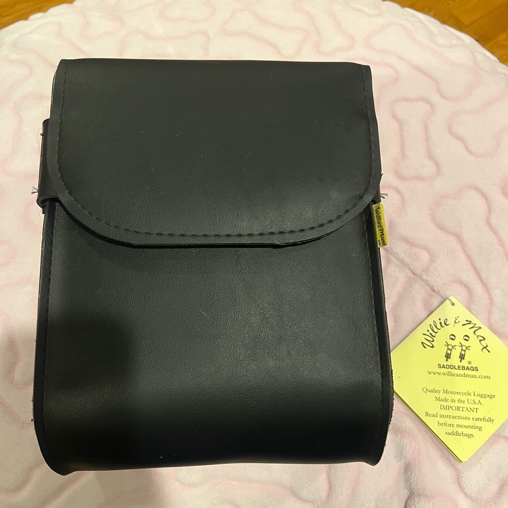 Willie & Max Black Saddlebag